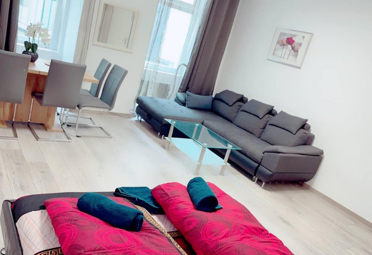 X Aug 2024 Comfort 5p Af Viena